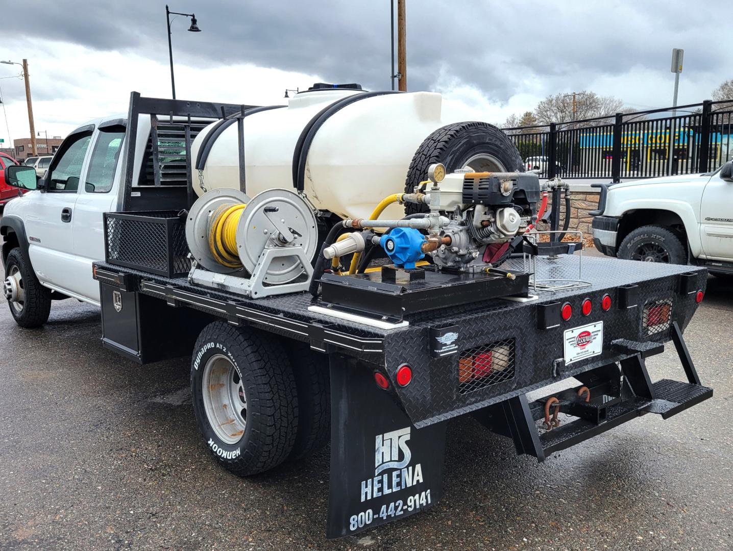 2005 White /Black GMC Sierra 3500 Ext. Cab 4WD (1GDJK39G65E) with an 8.1L V8 OHV 16V engine, Automatic transmission, located at 450 N Russell, Missoula, MT, 59801, (406) 543-6600, 46.874496, -114.017433 - Photo#5